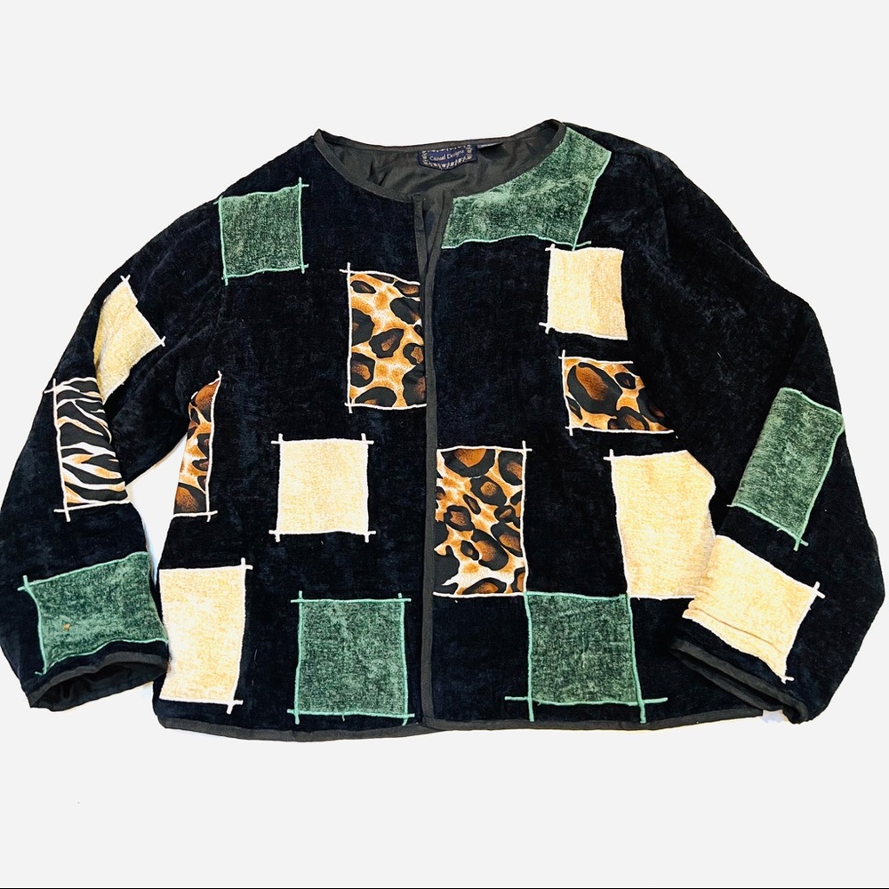 Casual Designs womens Jacket.   Vintage. Black Velvet w/ Patches. Sz M